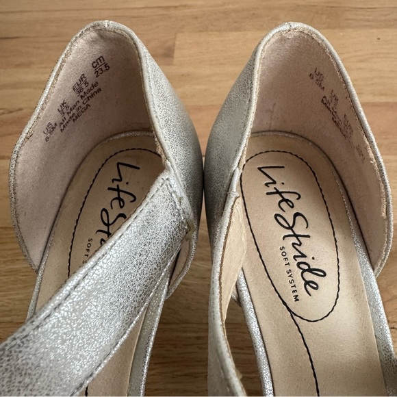 Life Stride Silver Metallic Heels with Peep-Toe Design Size 6.5 - Picture 5 of 7